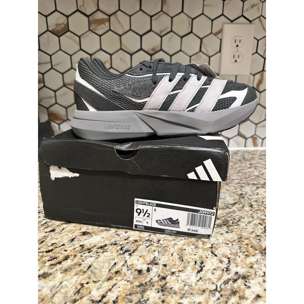Mens Adidas Lightblaze Gray and Black Tennis Shoes Size 9.5 New